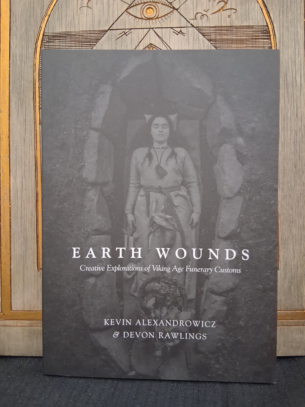 Earth Wounds: Creative Explorations of Viking Age Funerary Customs by Kevin Alexandrowicz & Devon Rawlings (Hyldyr)